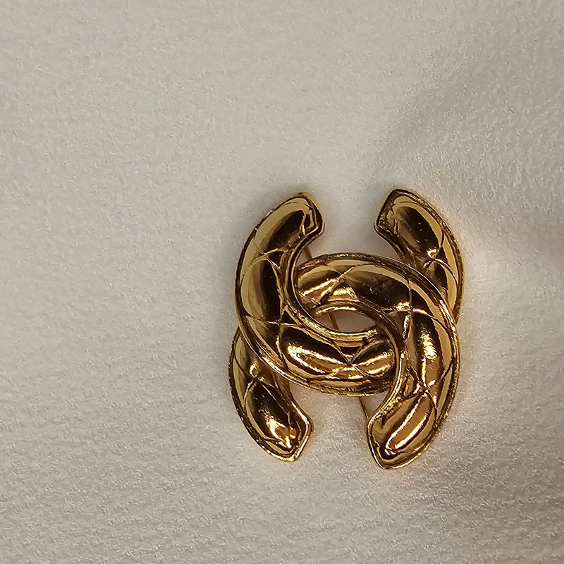 CHANEL Iconic Vintage Brooch