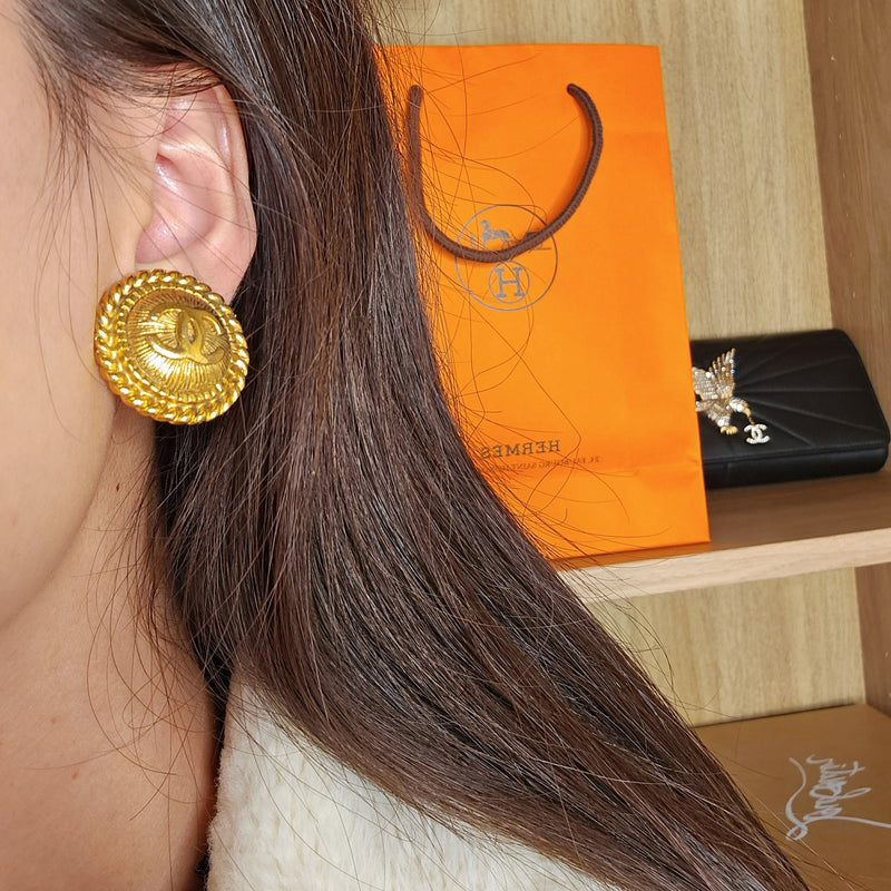 Chanel earring one piece Clip on